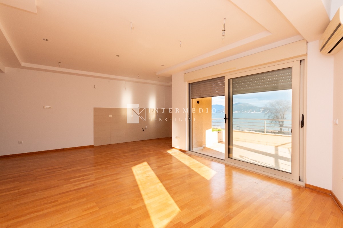 Two bedroom apartment by the sea, 132m2, Igalo, Herceg Novi