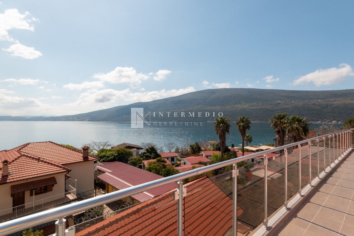 Three bedroom apartment, 50 meters from the sea, Đenovići, Herceg Novi