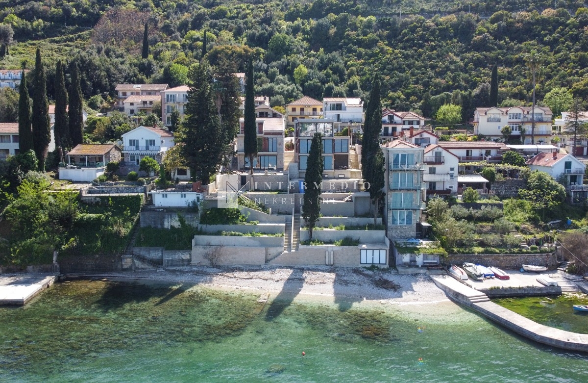 Vila na obali mora, Njivice, Herceg Novi