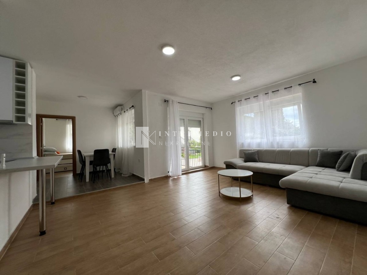 Izdaje se dvosoban stan – Zelenika, Herceg Novi