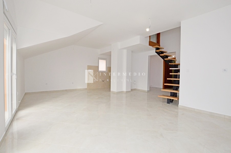 Three-bedroom duplex with sea view for sale – Igalo, Gomila