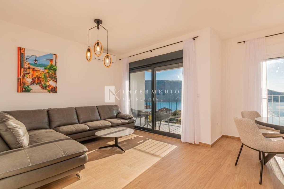 Iznajmljuje se stan sa 2 spavaće sobe u Kumboru, Herceg Novi