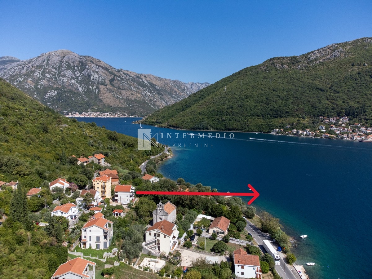 Prodaja, kuća sa 6 apartmana, Kamenari, Herceg Novi