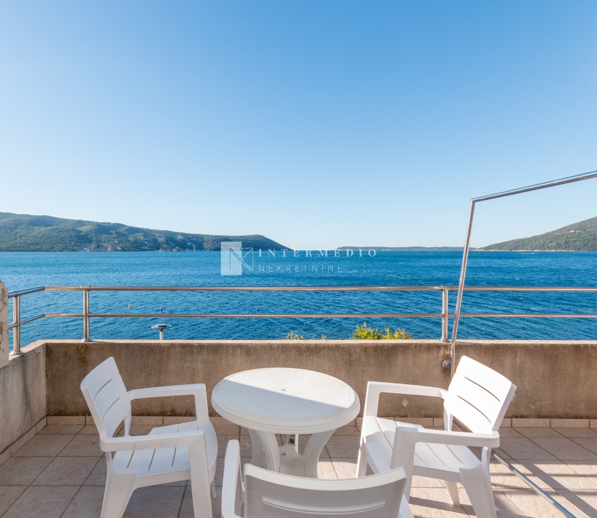 5 apartmana prvi red do mora, Savina, Herceg Novi