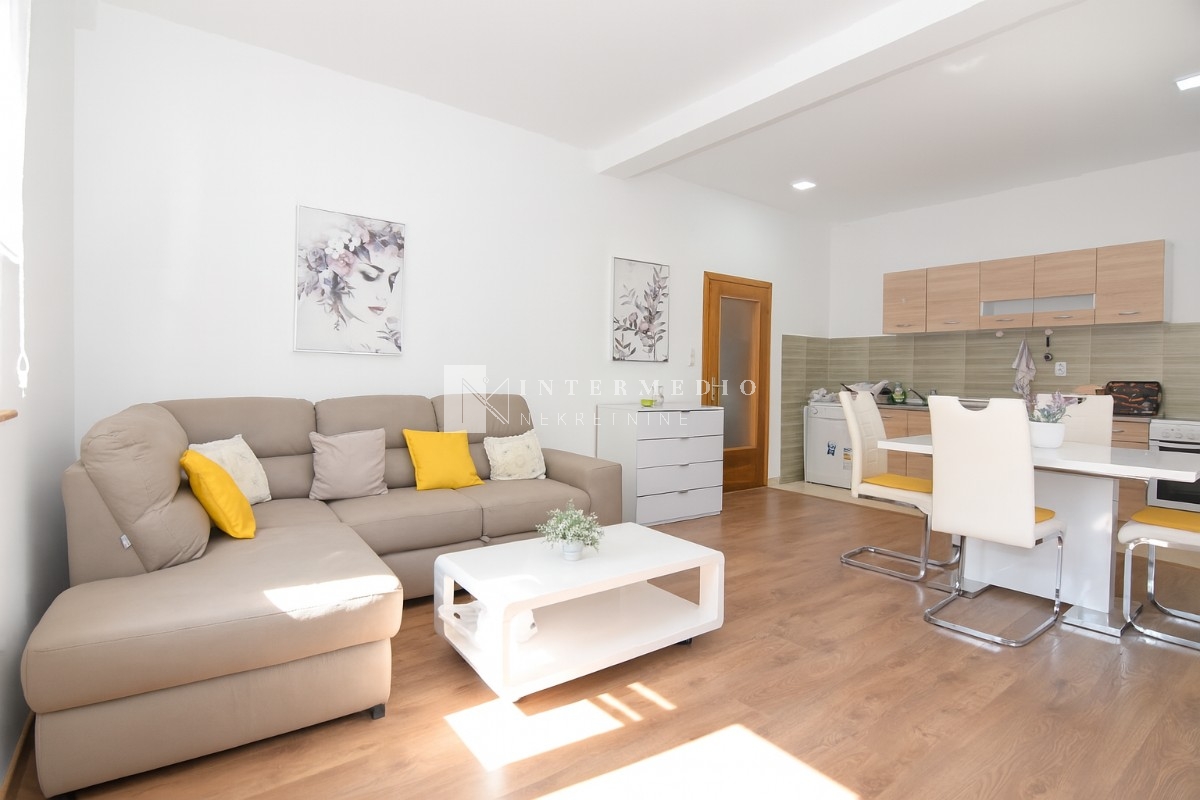 Jednosoban namješten stan na prodaju, Topla 1, Herceg Novi