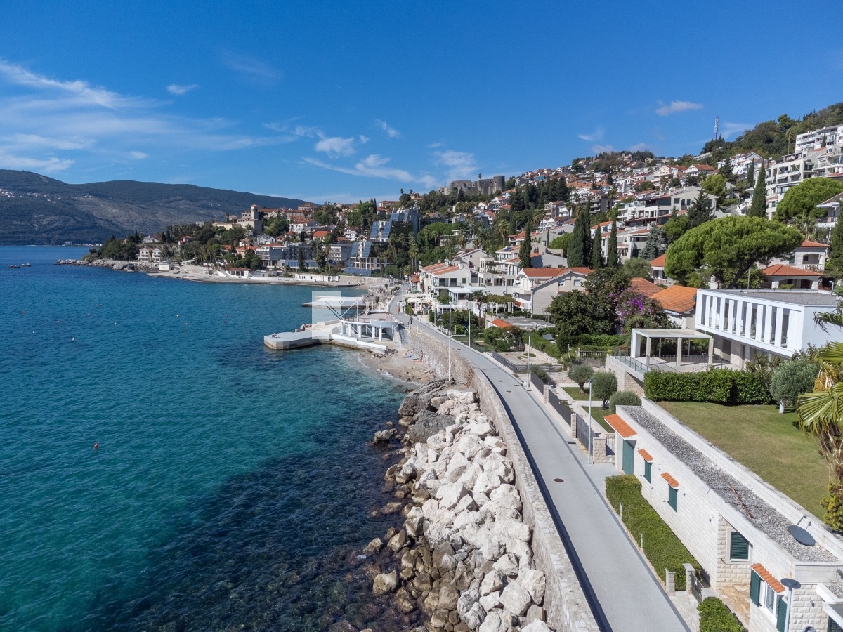 Kuća na prvoj liniji od mora,Savina, Herceg Novi
