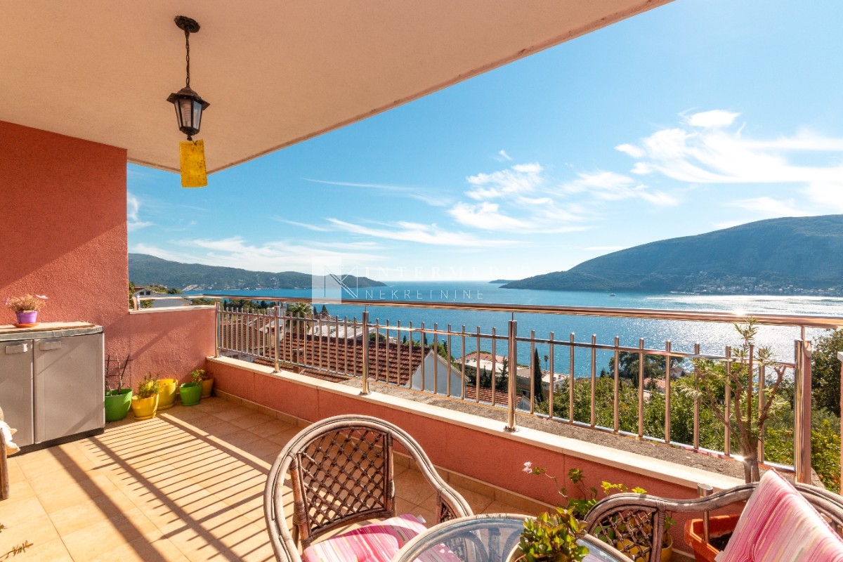 Dvosoban stan sa panoramskim pogledom na more – Crveni Krst, Herceg Novi