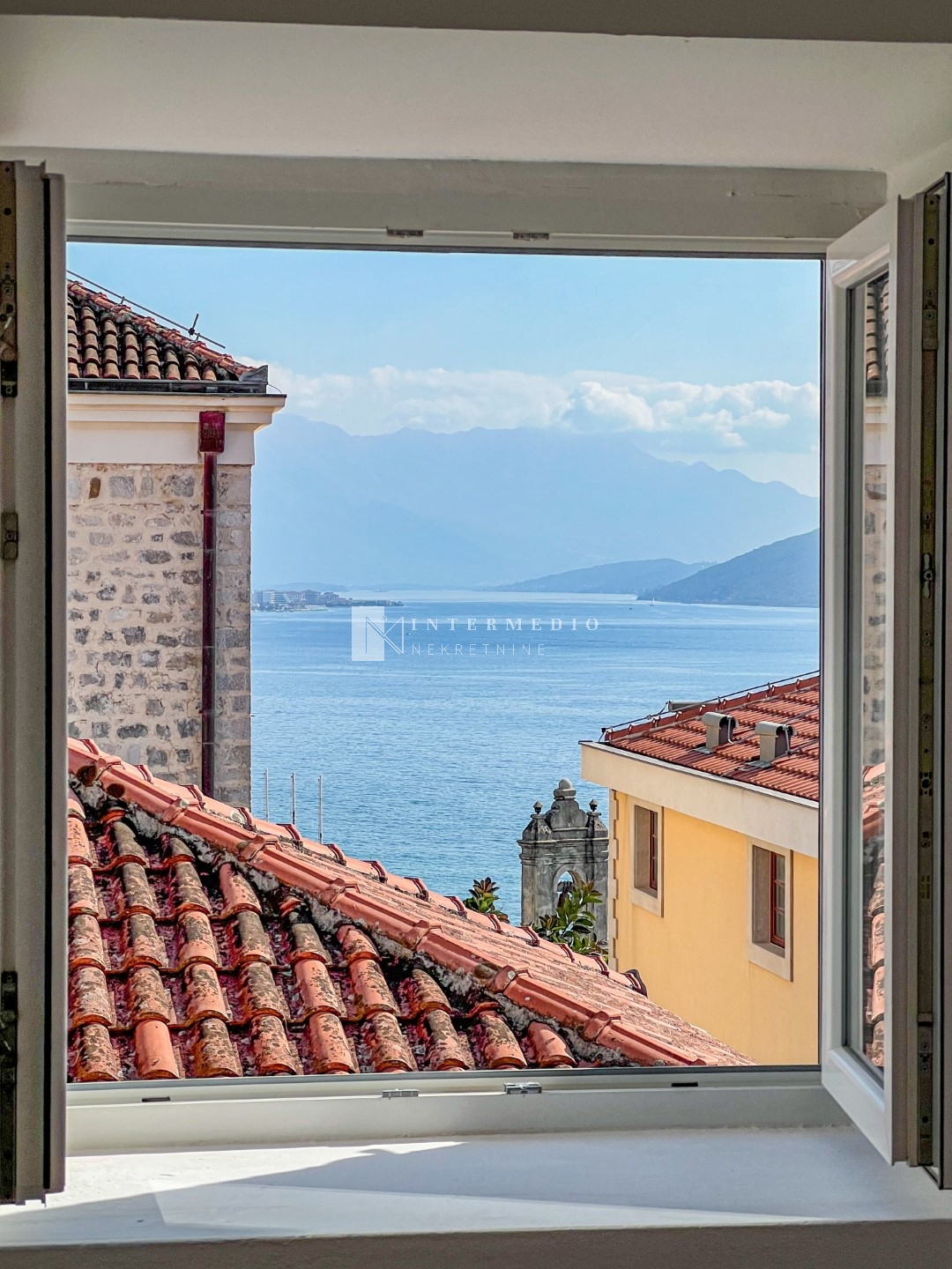 For sale, two bedroom apartment, 74m2, Center, Herceg Novi