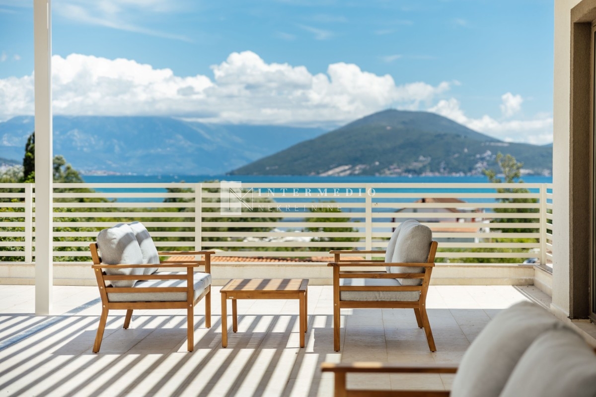 For sale, one bedroom apartment, 92m2, Igalo, Herceg Novi